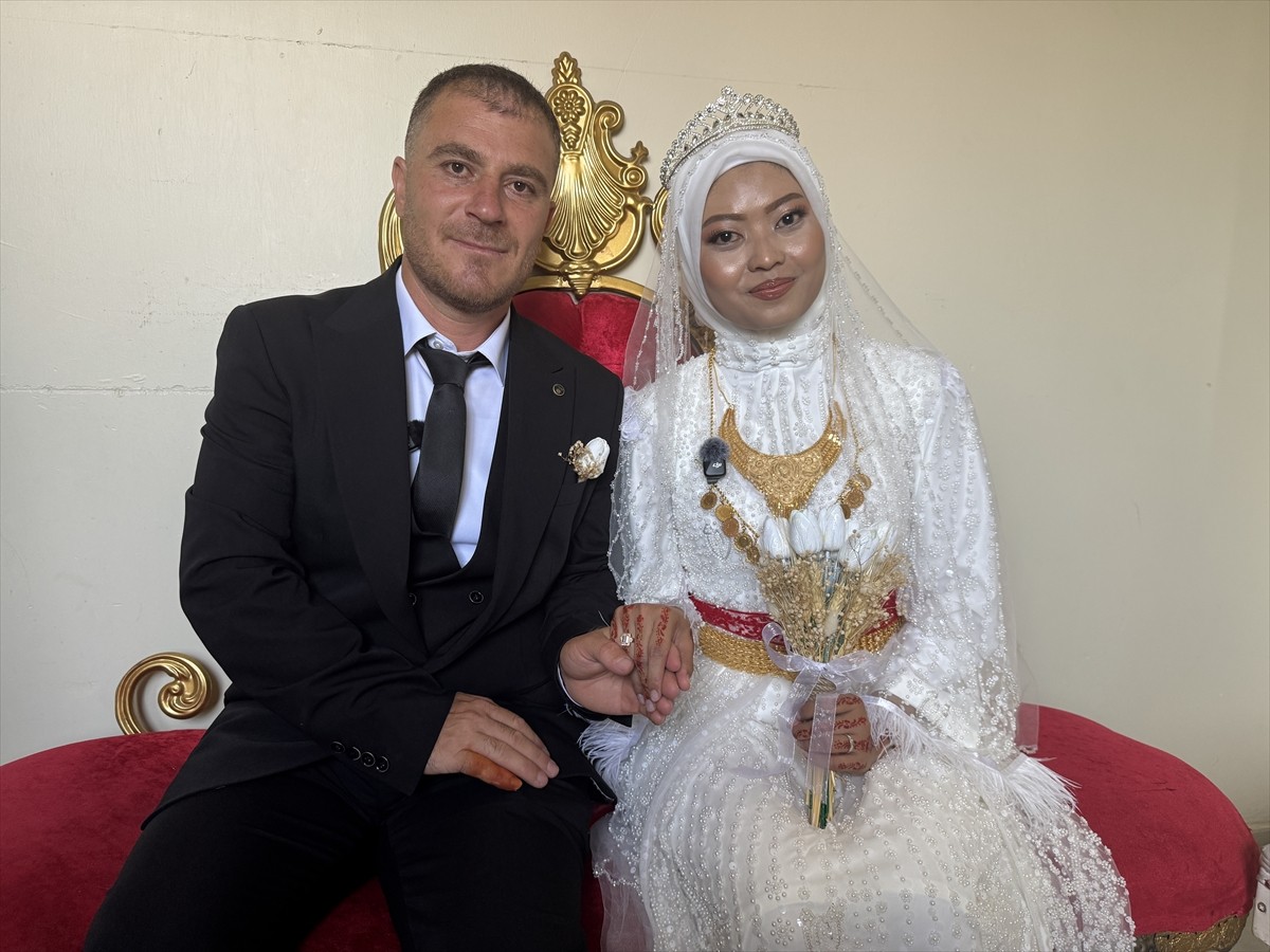 Endonezyalı Mia Meyra Rismawati, tatil için geldiği İstanbul'da tanıştığı Hakkarili Rıdvan Durgun...