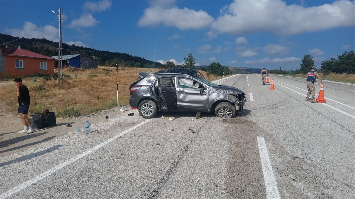Erzincan'da takla atan SUV tipi araçtaki 1 çocuk öldü, biri ağır 3 kişi yaralandı.