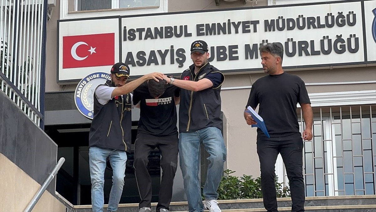 Eyüpsultan'da taksicinin silahlı saldırı sonucu kaldırıldığı hastanede hayatını kaybetmesine...