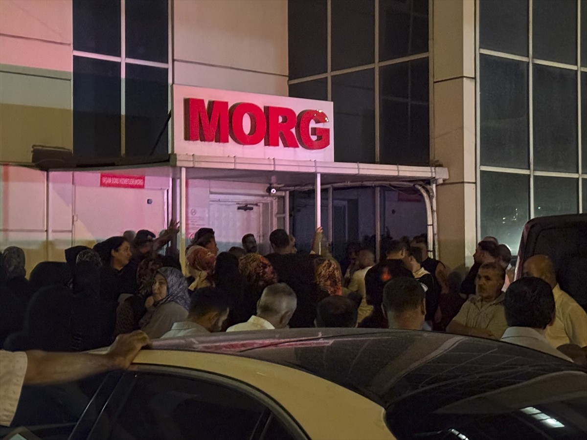 Eyüpsultan'da uğradığı silahlı saldırı sonucu ağır yaralanan taksici, kaldırıldığı hastanede...