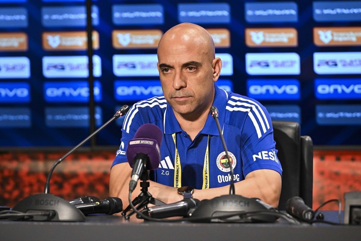 Fenerbahçe'nin yardımcı antrenörü Zeki Murat Göle, maçın ardından düzenlenen basın toplantısında...