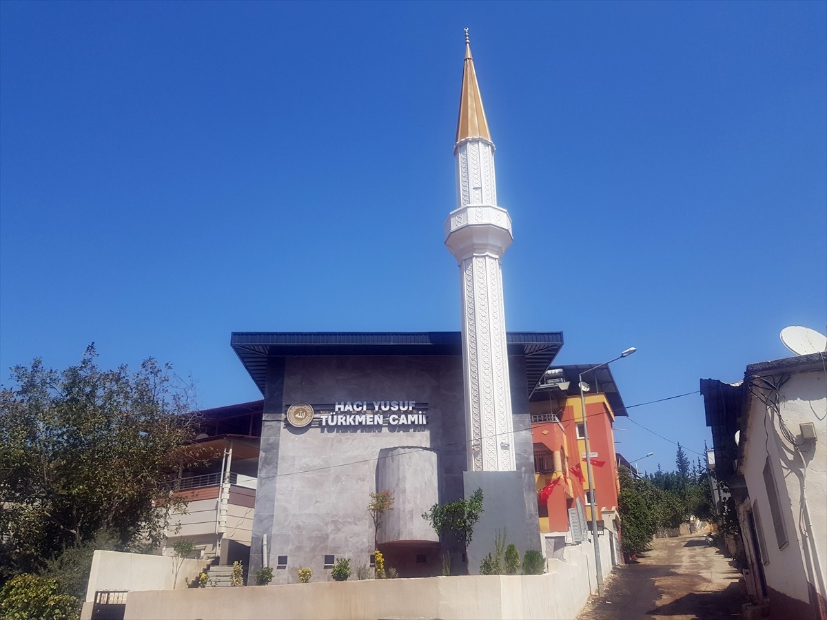 Gaziantep'in İslahiye ilçesinde 6 Şubat 2023'teki depremlerde ağır hasar alarak yıkılan cami...