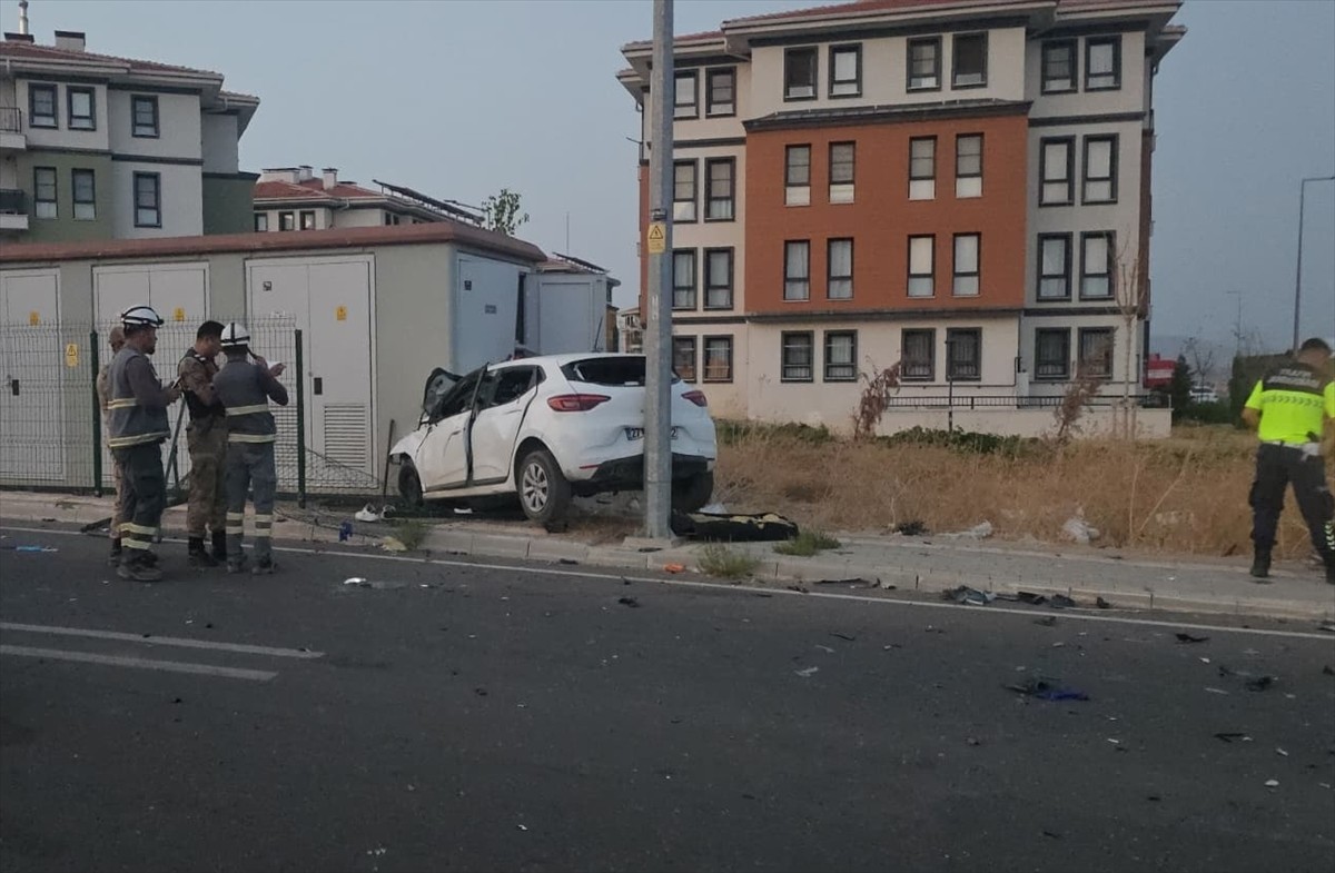 Gaziantep'in İslahiye ilçesinde otomobille çarpışan motosikletin sürücüsü hayatını kaybetti, 3...