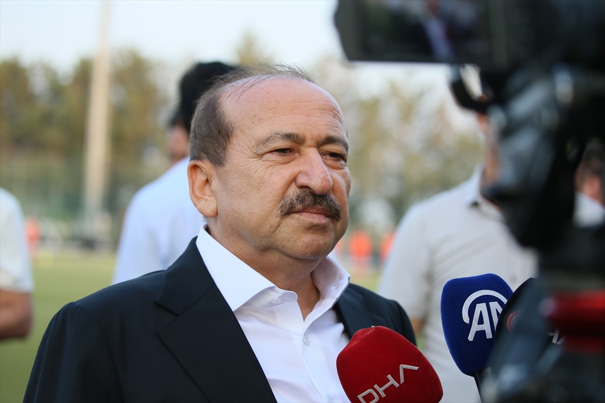 Gaziantep FK Başkanı Memik Yılmaz, Türk hakemlerinden yana olduklarını belirterek, yeni sezonda...