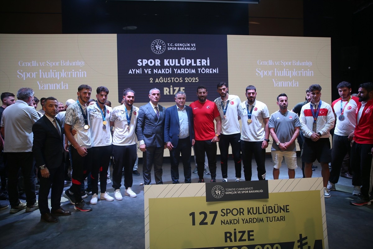 Gençlik ve Spor Bakanı Osman Aşkın Bak, Rize Gençlik ve Spor Müdürlüğü Salonu'nda düzenlenen...