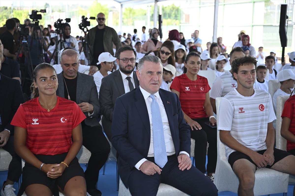  Gençlik ve Spor Bakanı Osman Aşkın Bak, Türkiye Tenis Federasyonu (TTF) Ankara Tenis Eğitim...