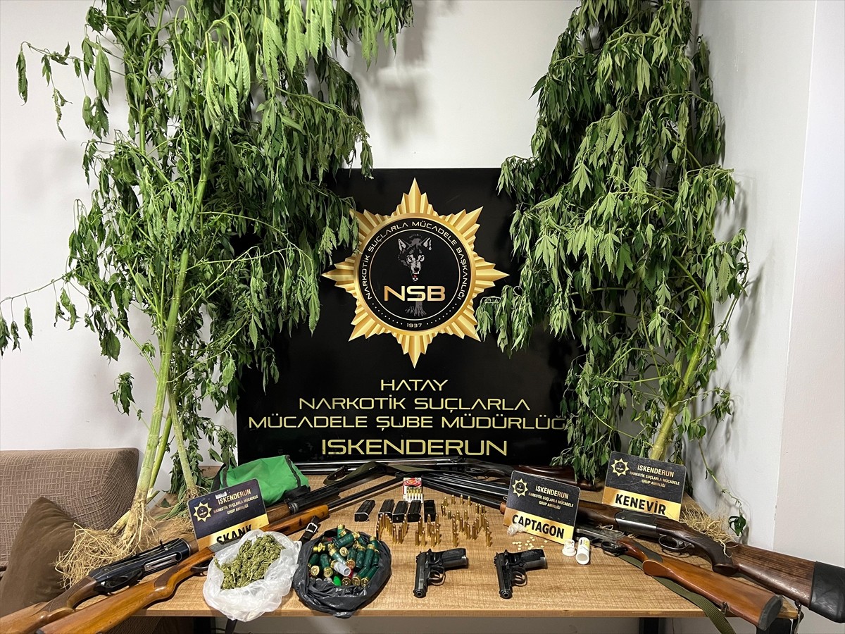 Hatay'ın Belen ilçesinde makilik alanda ruhsatsız 2 tabanca, 5 av tüfeği ve uyuşturucu...