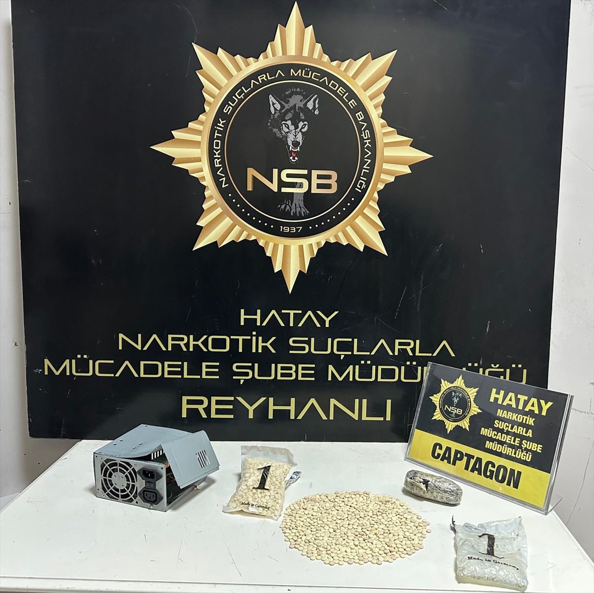 Hatay'ın Reyhanlı ilçesinde bilgisayar fanı içerisine gizlenmiş 2 bin 650 uyuşturucu hap ele...