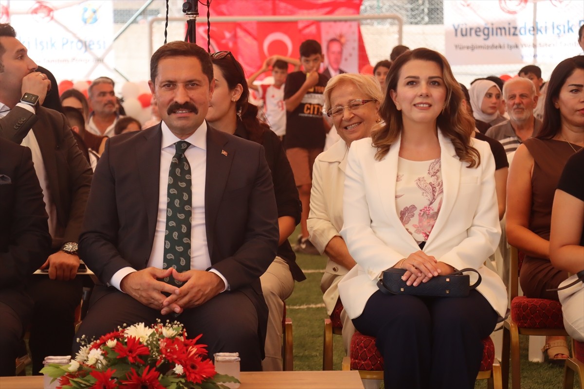 Hatay Valiliğince, 6 Şubat 2023'teki depremlerde ebeveynlerini yitiren çocuk ve gençlere sahip...