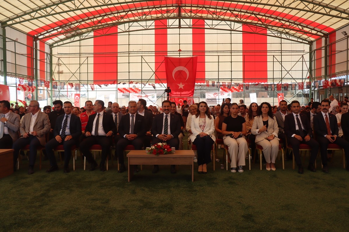 Hatay Valiliğince, 6 Şubat 2023'teki depremlerde ebeveynlerini yitiren çocuk ve gençlere sahip...