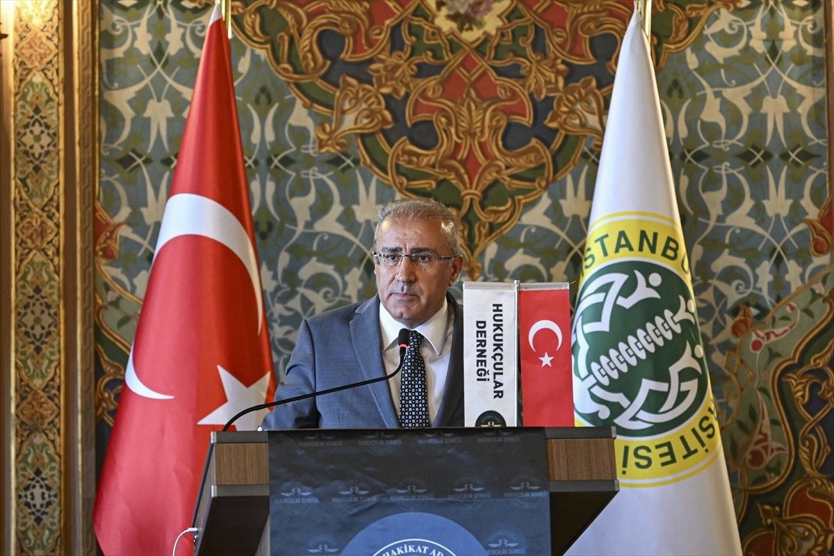 Hukukçular Derneğince, İstanbul Üniversitesi ev sahipliğinde düzenlenen "Terörsüz Türkiye ve...