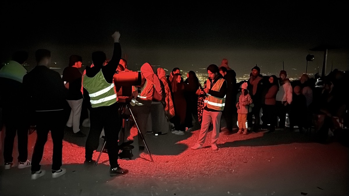 İç Anadolu'nun zirvesi Erciyes'te "Perseid meteor yağmuru" gözlemlendi. Kayseri Büyükşehir...