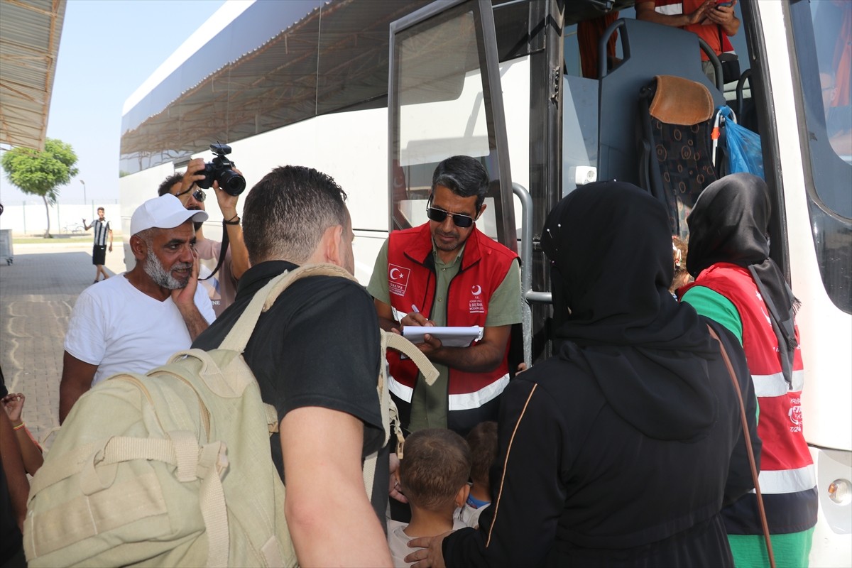 İç savaş nedeniyle Adana'ya sığınan Suriyelilerden 160'ı daha, gönüllü, güvenli ve onurlu dönüş...
