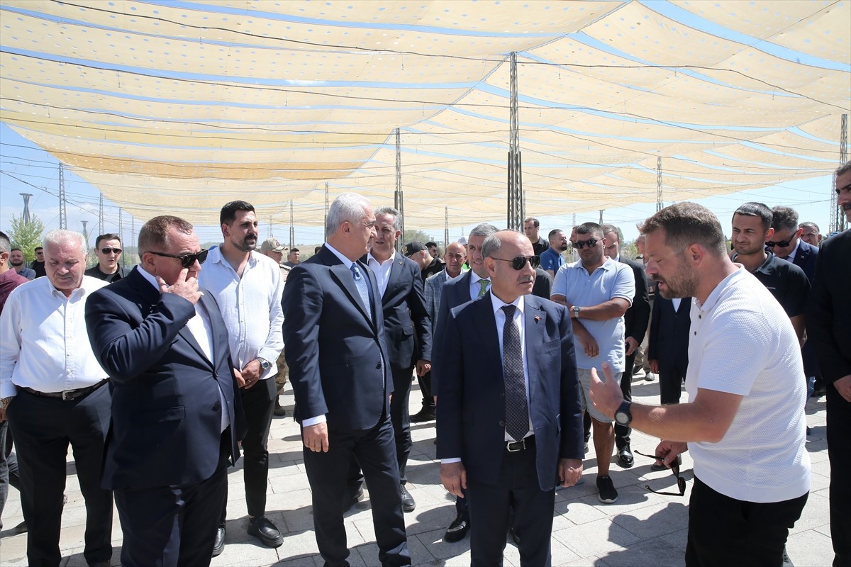 İçişleri Bakan Yardımcısı Mehmet Aktaş, Malazgirt Zaferi'nin 954. yıl dönümü etkinliklerinin...