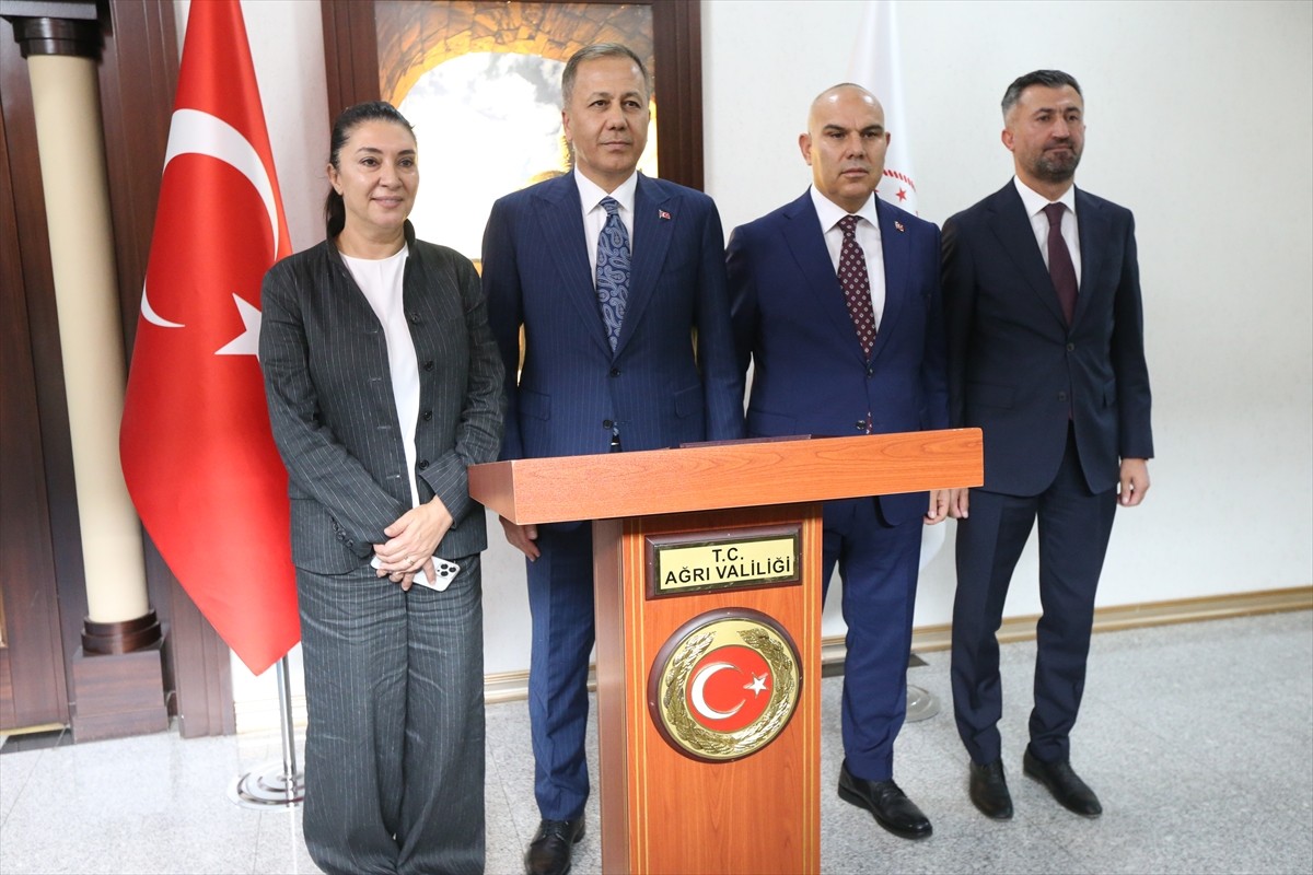 İçişleri Bakanı Ali Yerlikaya, Ağrı Valiliğine ziyarette bulundu.