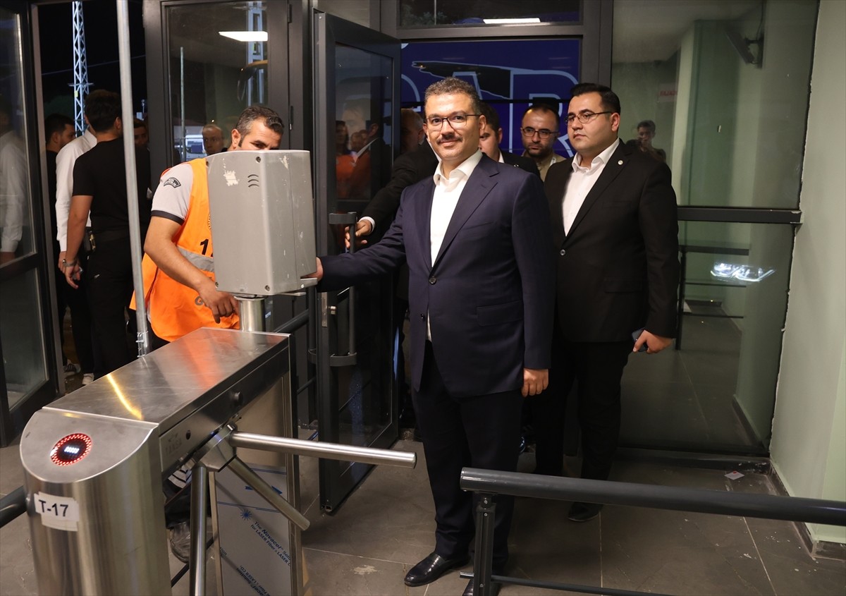 Iğdır Valisi Ercan Turan, Trendyol 1. Lig'de mücadele eden Alagöz Holding Iğdır FK ile SMS Grup...