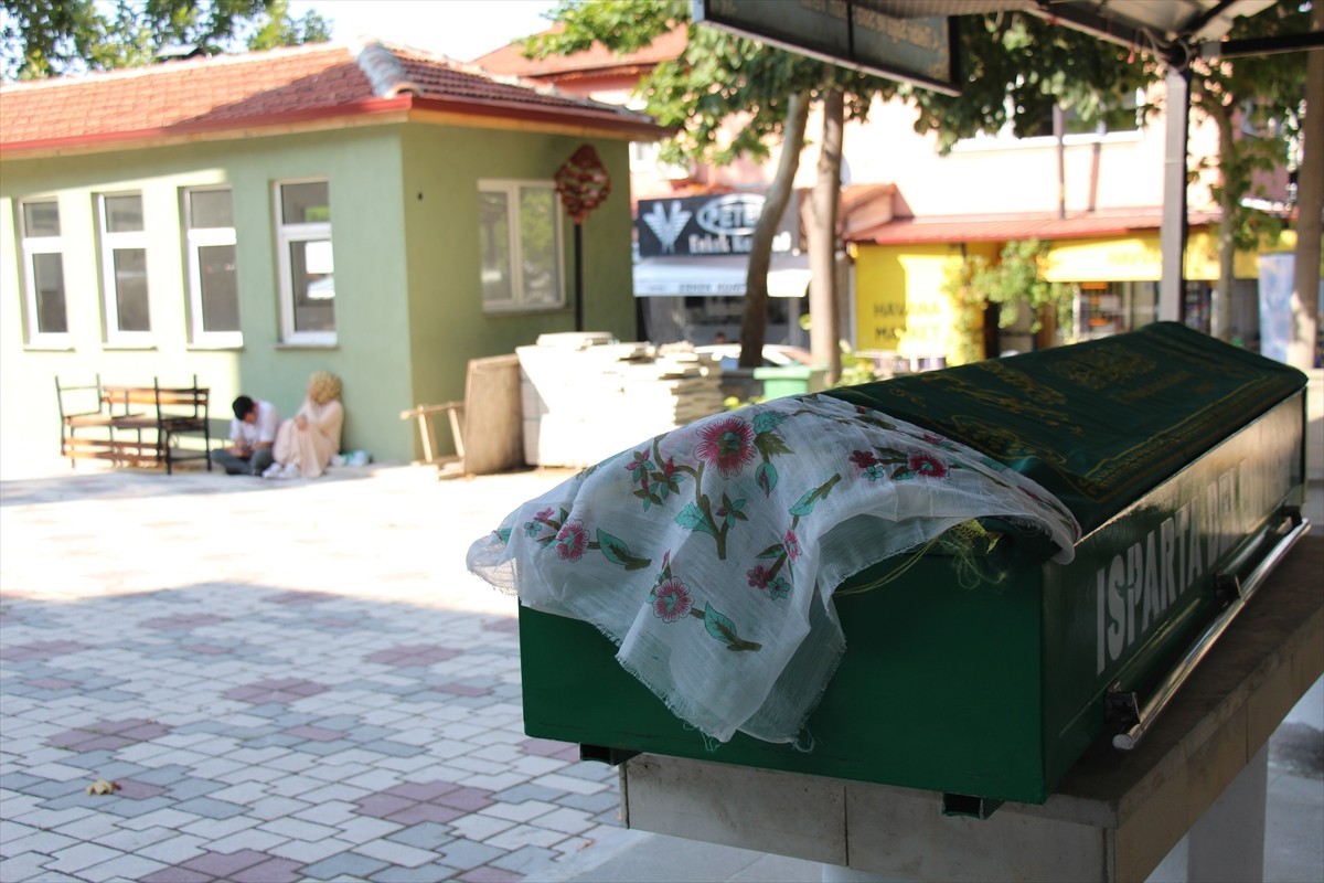 Isparta’da birlikte yaşadığı kişi tarafından darbedilip boğularak öldürüldüğü iddia edilen 28...