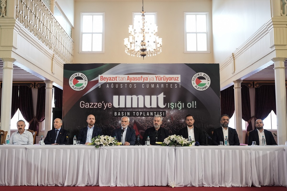 İsrail'in Gazze'de sürdürdüğü saldırılara ve ablukaya karşı kamuoyunun dikkatini çekmek amacıyla...