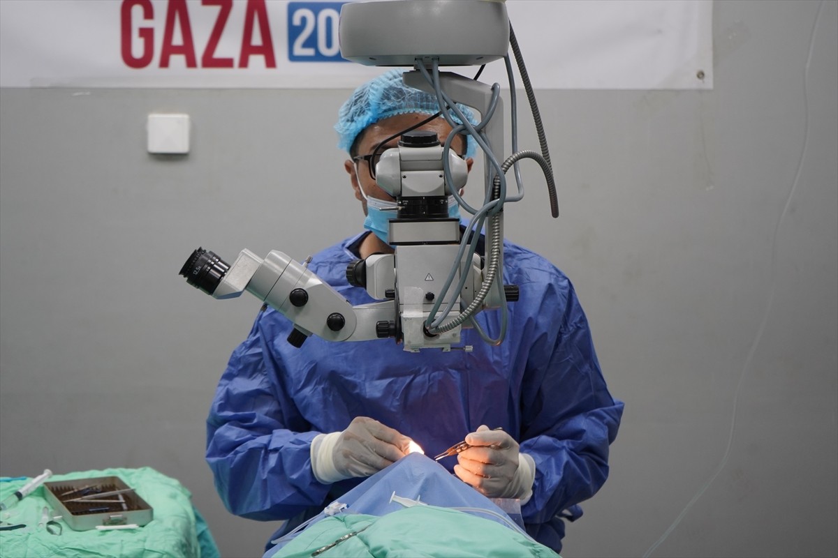 İsrail'in sistematik olarak aç bıraktığı Gazze'deki sağlık çalışanları ve doktorlar "aç" ve...