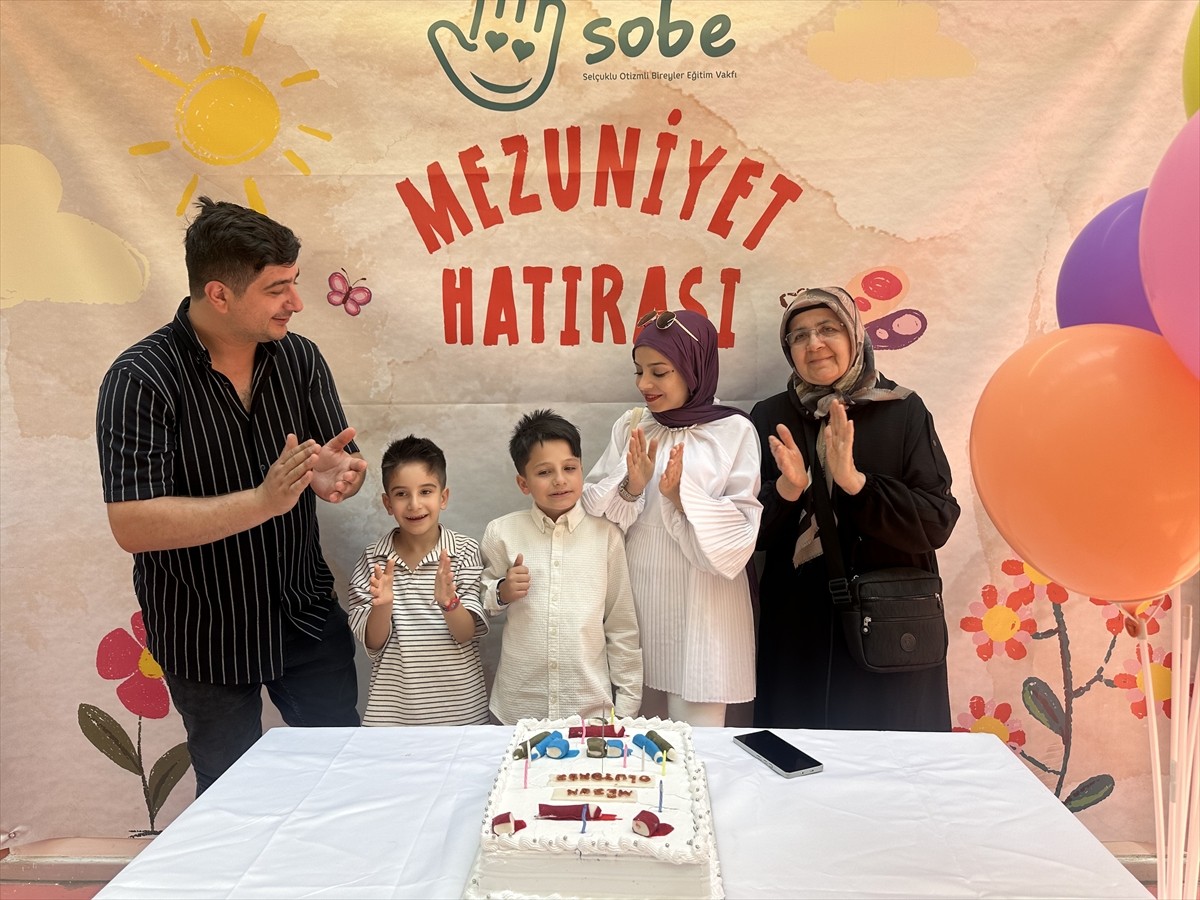 İstanbul'da yaşarken henüz 1,5 yaşında olan çocukları Rüzgar'a konulan otizm tanısı sonrası...