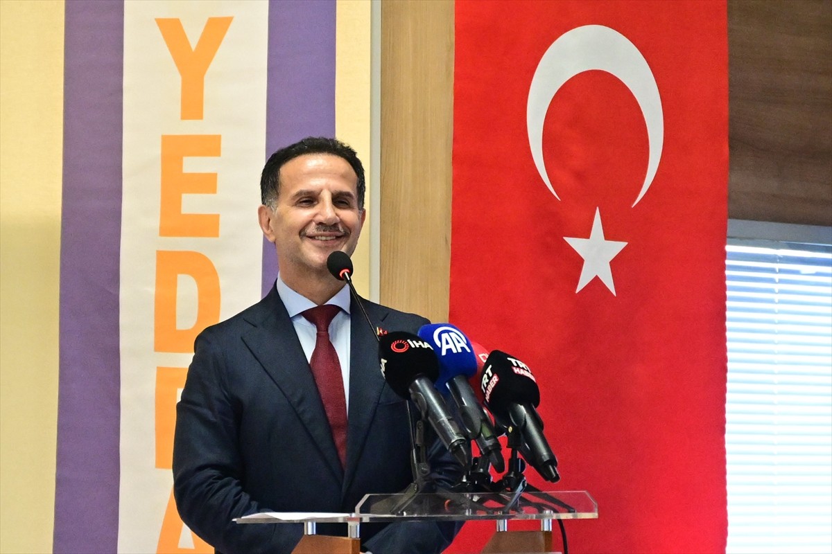 İstanbul Ticaret Odası (İTO) Başkanı Şekib Avdagiç, YEDPA Ticaret Merkezi'nde otomotiv sektörünün...