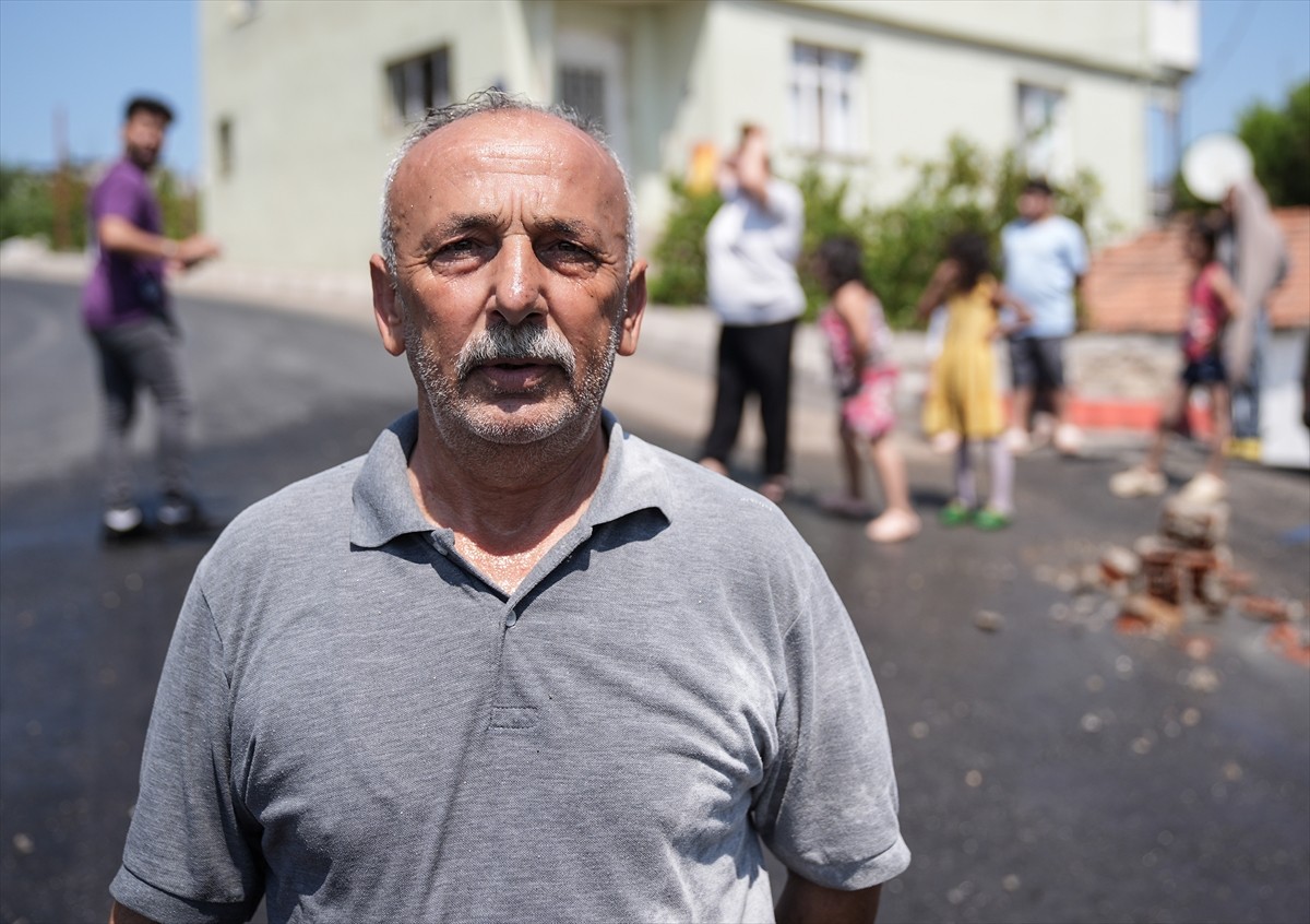 İzmir'in Karabağlar ilçesinde patlayan su borusunun onarılmaması nedeniyle suyun 2 gündür boşa...