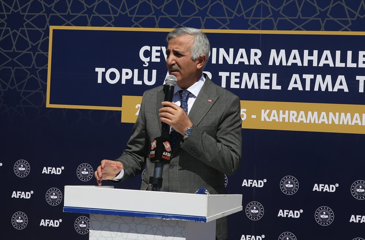 Kahramanmaraş'ın Onikişubat ilçesinde depremzede besiciler için yapılacak 86 ahırın temeli atıldı....