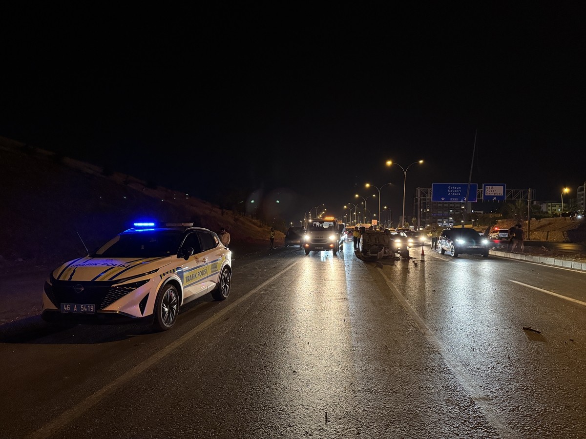 Kahramanmaraş'ın Onikişubat ilçesinde takla atan aracın sürücüsü yaralandı. Kaza yerine 112 Acil...