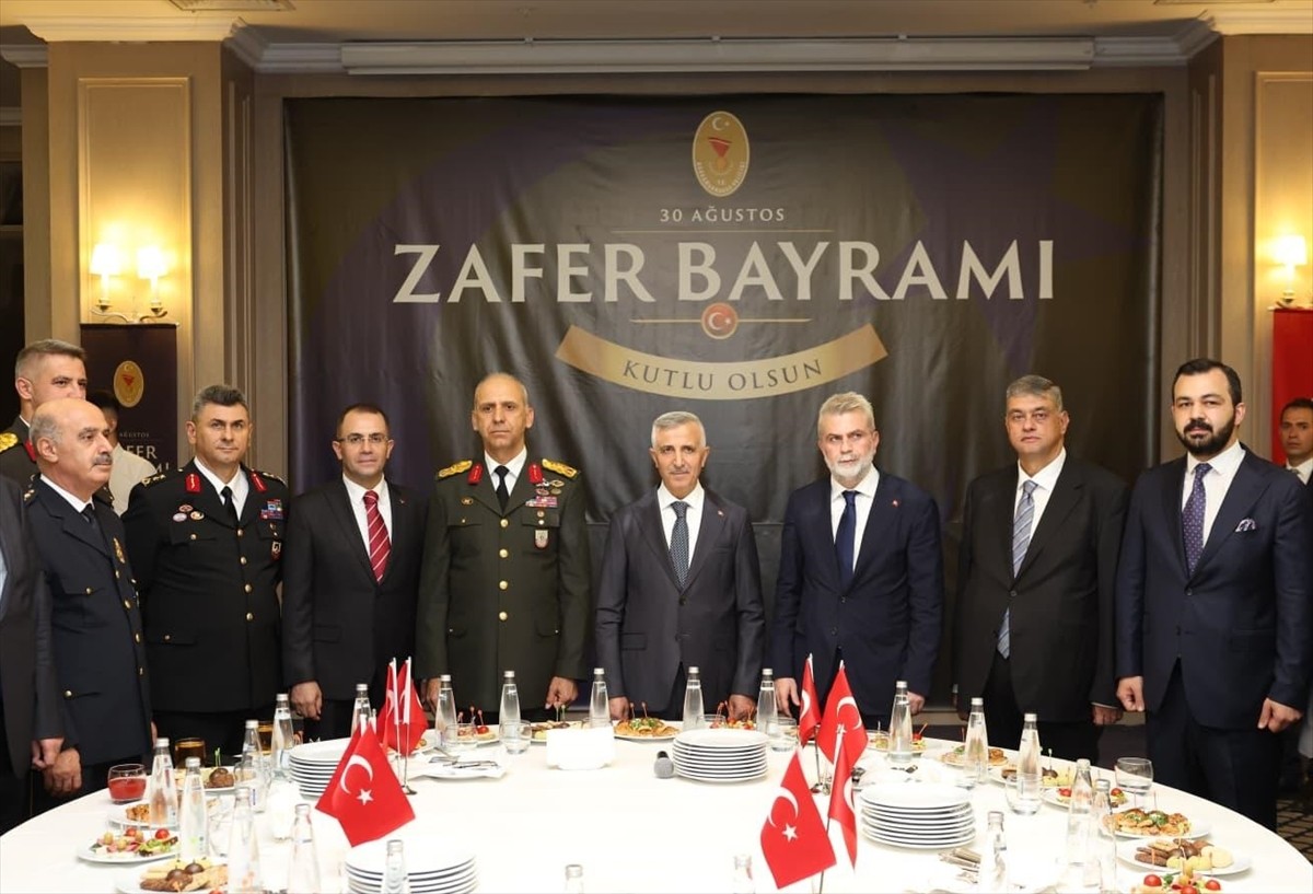 Kahramanmaraş'ta 30 Ağustos Zafer Bayramı dolayısıyla resepsiyon verildi. Programa, Vali Mükerrem...