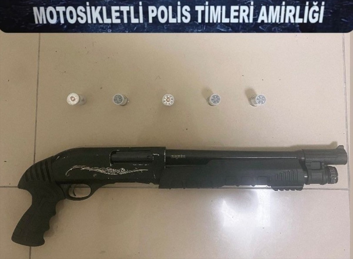 Kahramanmaraş'ta, aranan kişilerin yakalanmasına yönelik çalışmalarda gözaltına alınan 72 zanlıdan...