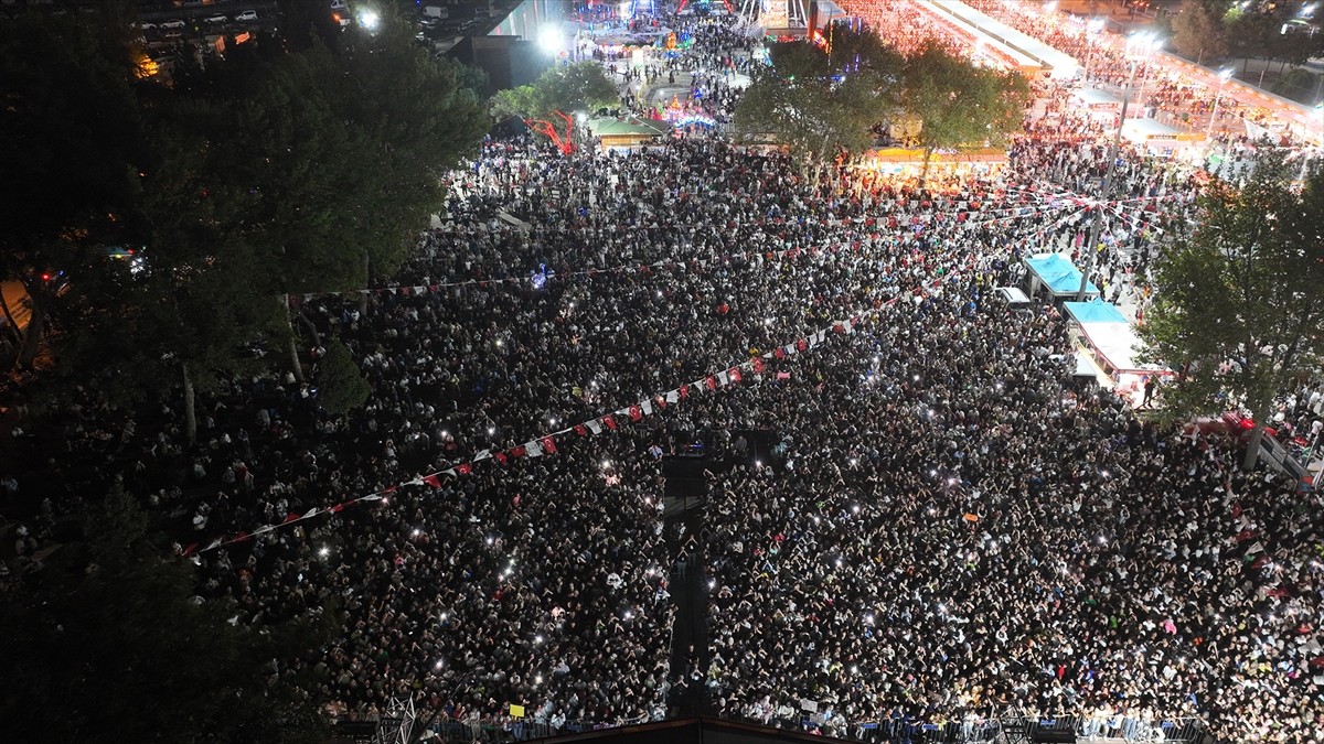 Kahramanmaraş Büyükşehir Belediyesince düzenlenen "2. Uluslararası Geleneksel Ağustos Fuarı" 11...