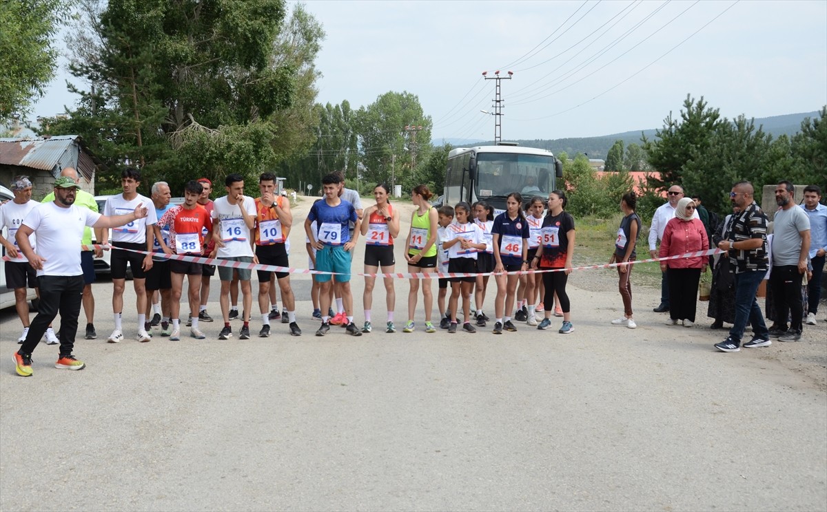 Kars'ta, Sarıkamış Araştırma ve Geliştirme Derneğince (SARGED) düzenlenen "Sarıkamış Bozayı Yaz...