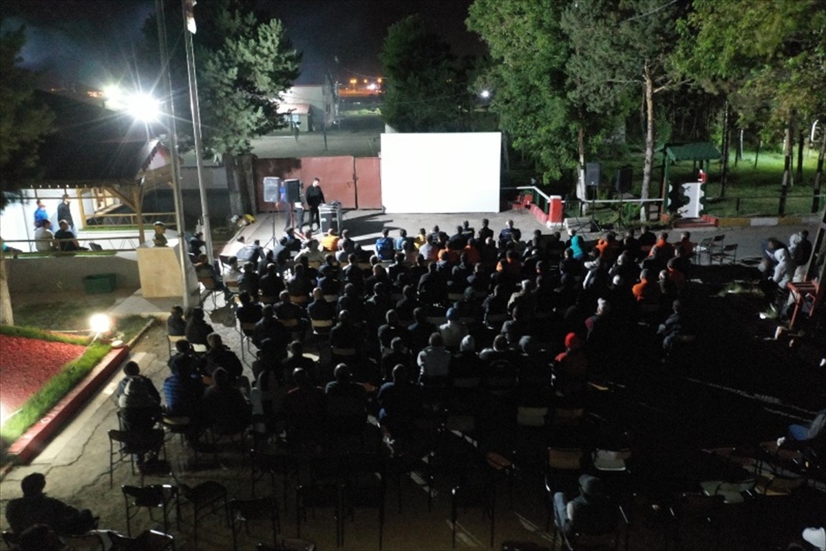 Kars Açık Ceza İnfaz Kurumunda bulunan hükümlüler için film gösterimi etkinliği...