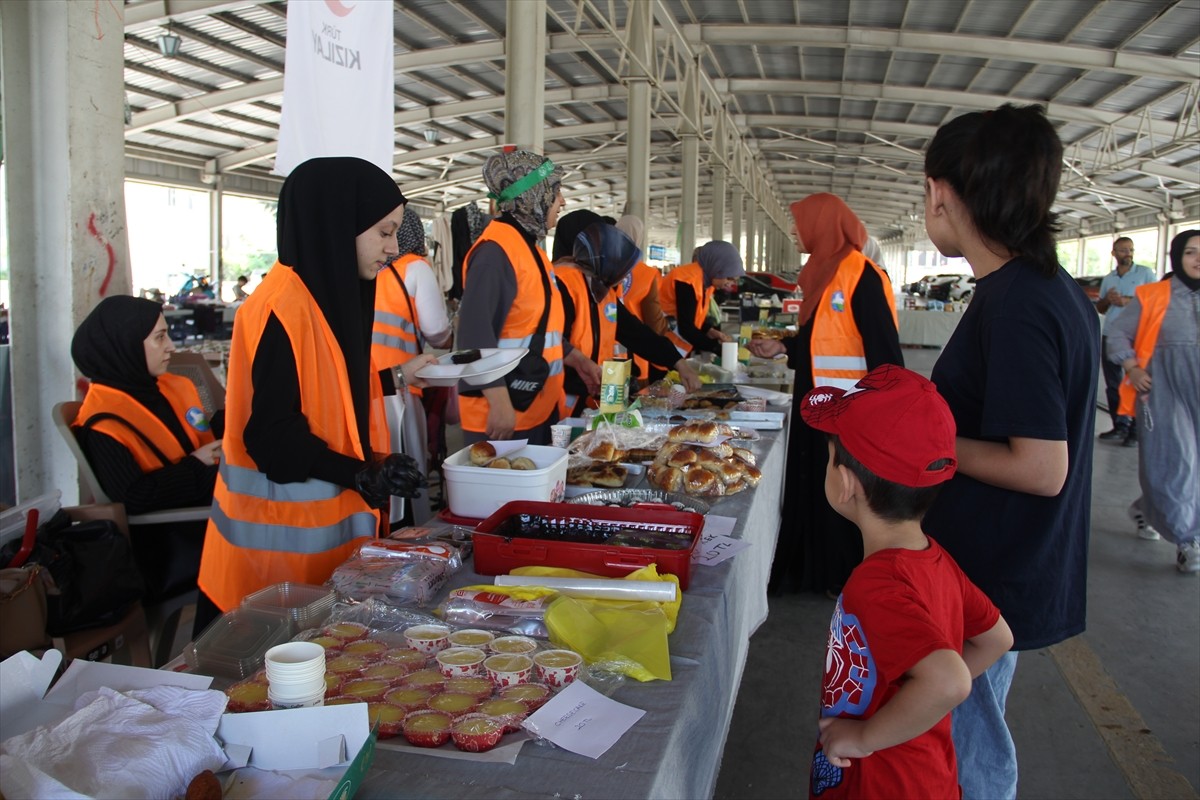 Kayseri'de, Battalgazi Sosyal Yardımlaşma ve Dayanışma Derneği öncülüğünde Melikgazi Belediyesi...