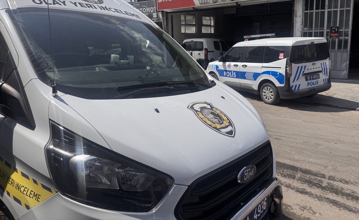 Kayseri'nin Kocasinan ilçesinde meydana gelen silahlı kavgada 1 kişi yaralandı. Polis ekipleri...