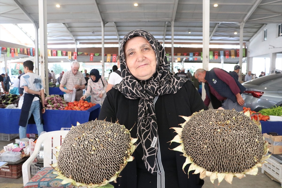 Kayseri’de, çoğunluğu kadın 30 üreticiden oluşan ve tüm ürünleri sertifikalı olan “Yüzde 100...