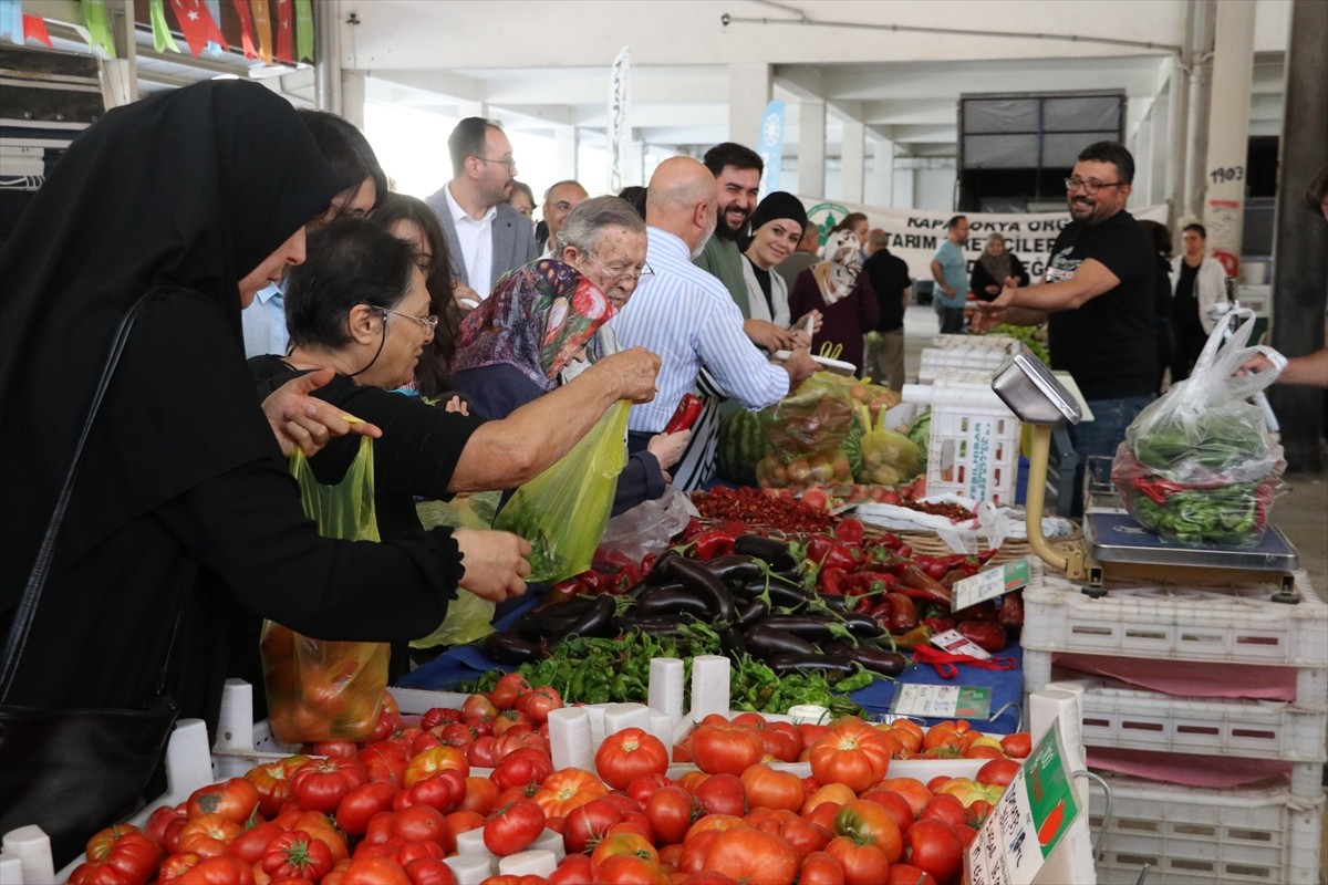Kayseri’de, çoğunluğu kadın 30 üreticiden oluşan ve tüm ürünleri sertifikalı olan “Yüzde 100...