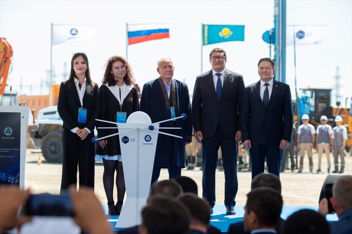 Kazakistan'ın Almatı eyaletinde ülkenin ilk nükleer enerji santralinin inşasına resmen başlandığı...