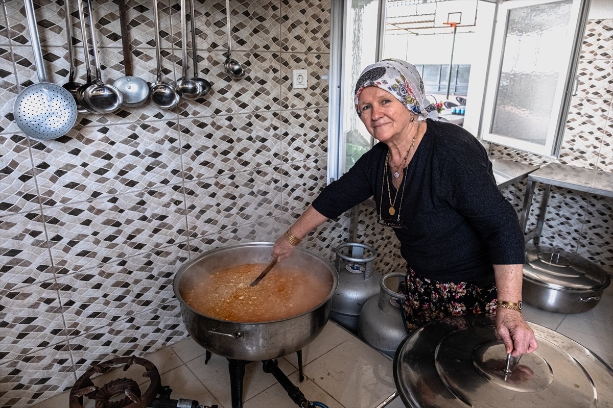 Kırklareli'nde köylü kadınlar, yağmur duası, bolluk, bereket ve sağlık dileğinde bulunmak için...