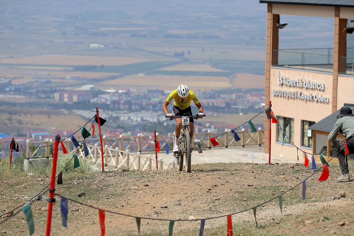 Kış aylarında kayakla adından söz ettiren Palandöken Dağı'nın son yıllarda Türkiye Bisiklet...
