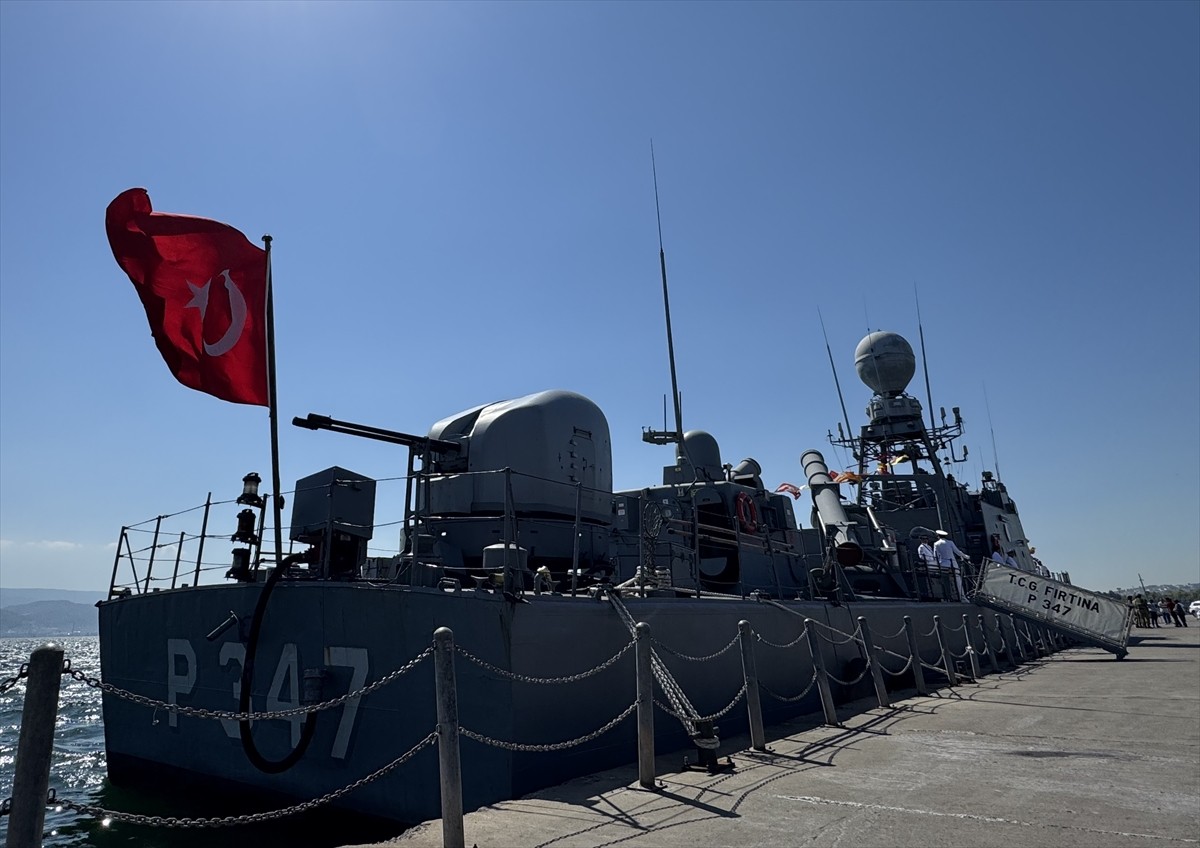 Kocaeli'nin İzmit ilçesinde 30 Ağustos Zafer Bayramı dolayısıyla TCG Fırtına hücumbotu ziyarete...