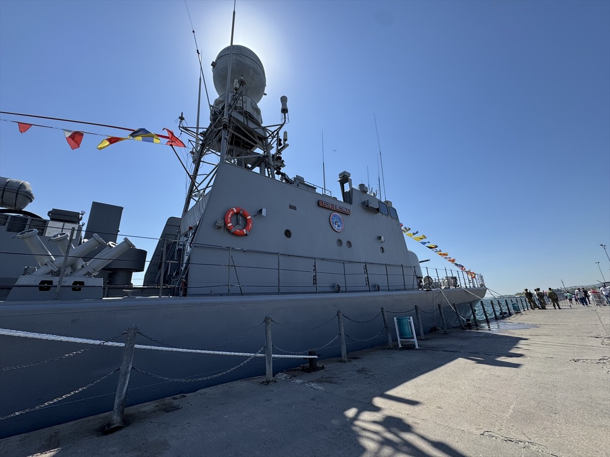 Kocaeli'nin İzmit ilçesinde 30 Ağustos Zafer Bayramı dolayısıyla TCG Fırtına hücumbotu ziyarete...