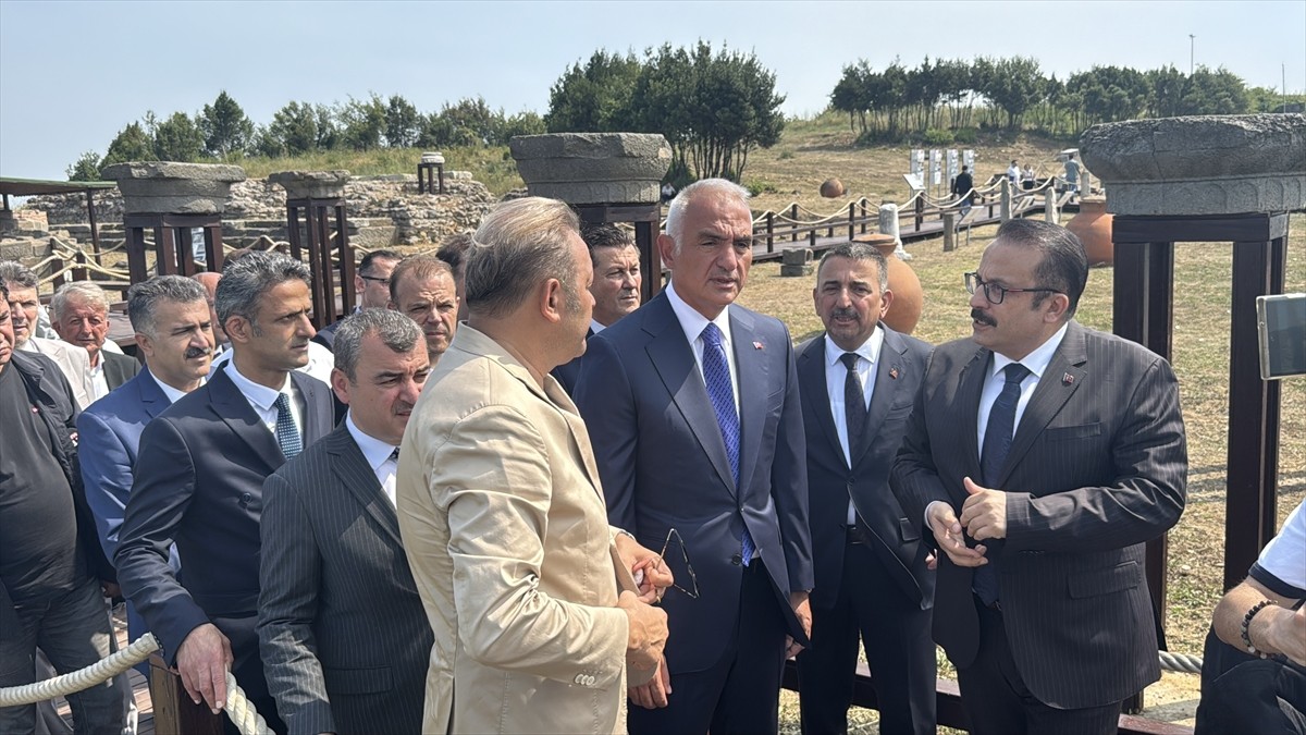 Kültür ve Turizm Bakanı Mehmet Nuri Ersoy, Zonguldak'taki programı kapsamında Çaycuma ilçesindeki...