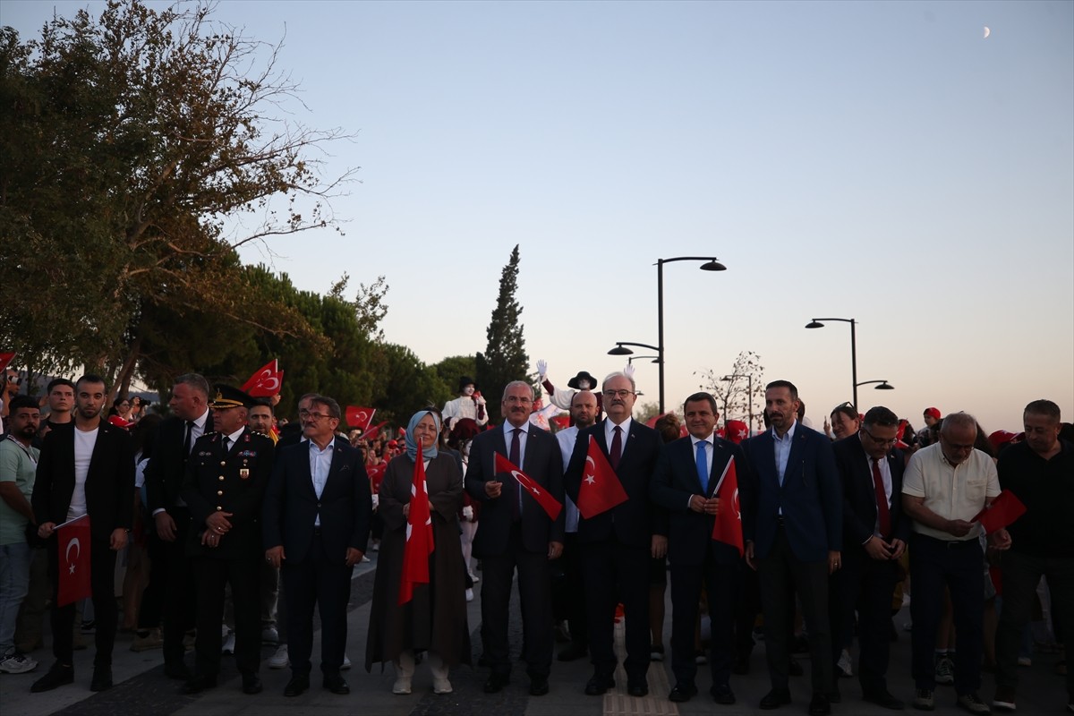 Kültür ve Turizm Bakanlığınca düzenlenen Çanakkale Kültür Yolu Festivali kapsamında kortej...