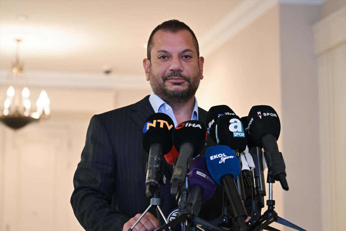 Kulüpler Birliği Vakfı (KBV) Başkanı Ertuğrul Doğan, İstanbul'da bir otelde gerçekleştirilen KBV...