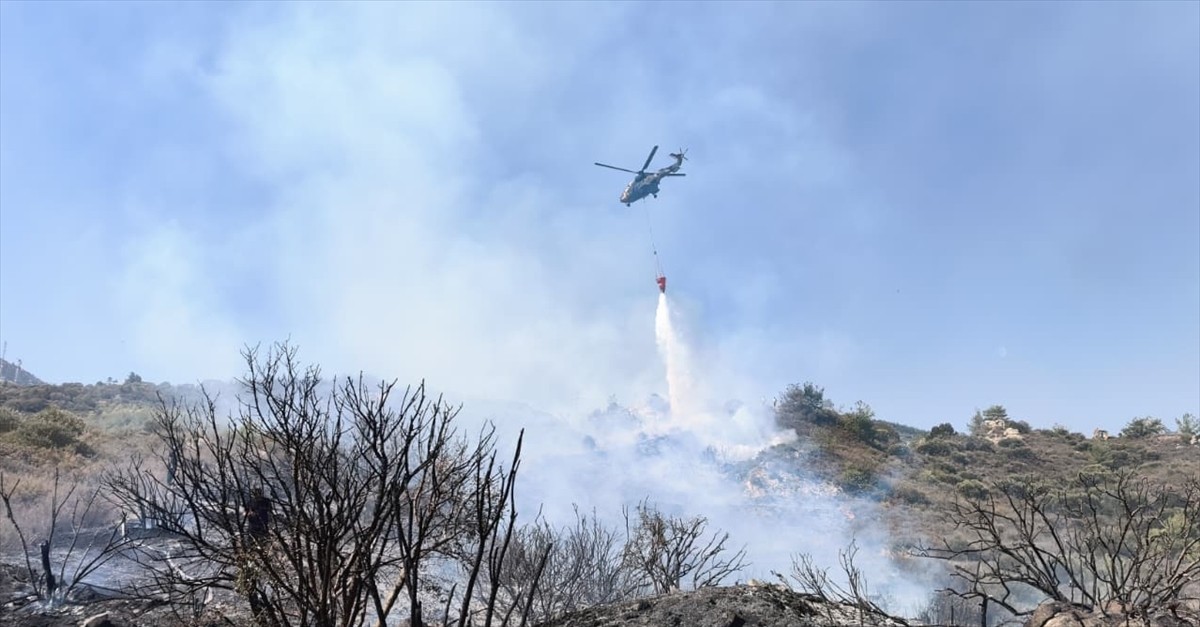  Kuzey Kıbrıs Türk Cumhuriyeti'nin (KKTC) Girne kentinde çıkan orman yangını, havadan ve karadan...