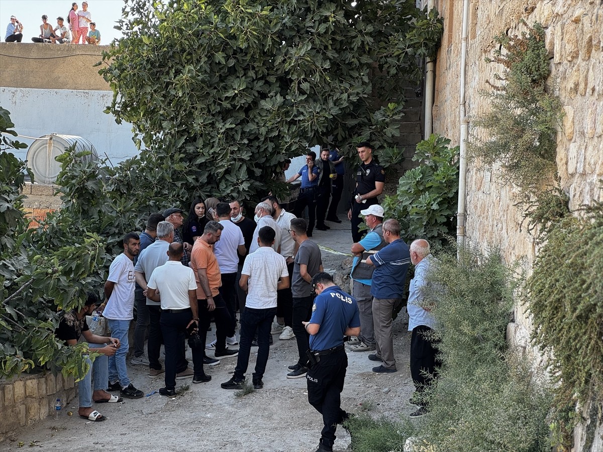 Mardin'in merkez Artuklu ilçesinde biri 60, diğeri 65 yaşındaki iki kız kardeş evlerinde ölü...