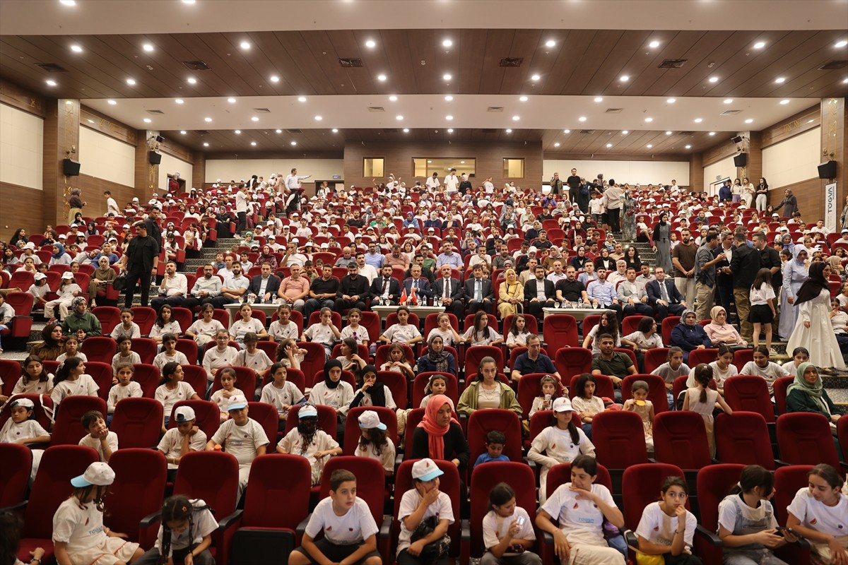 Mardin İl Milli Eğitim Müdürlüğü konferans salonunda, Türkiye Gençlik Vakfı (TÜGVA) yaz okulları...