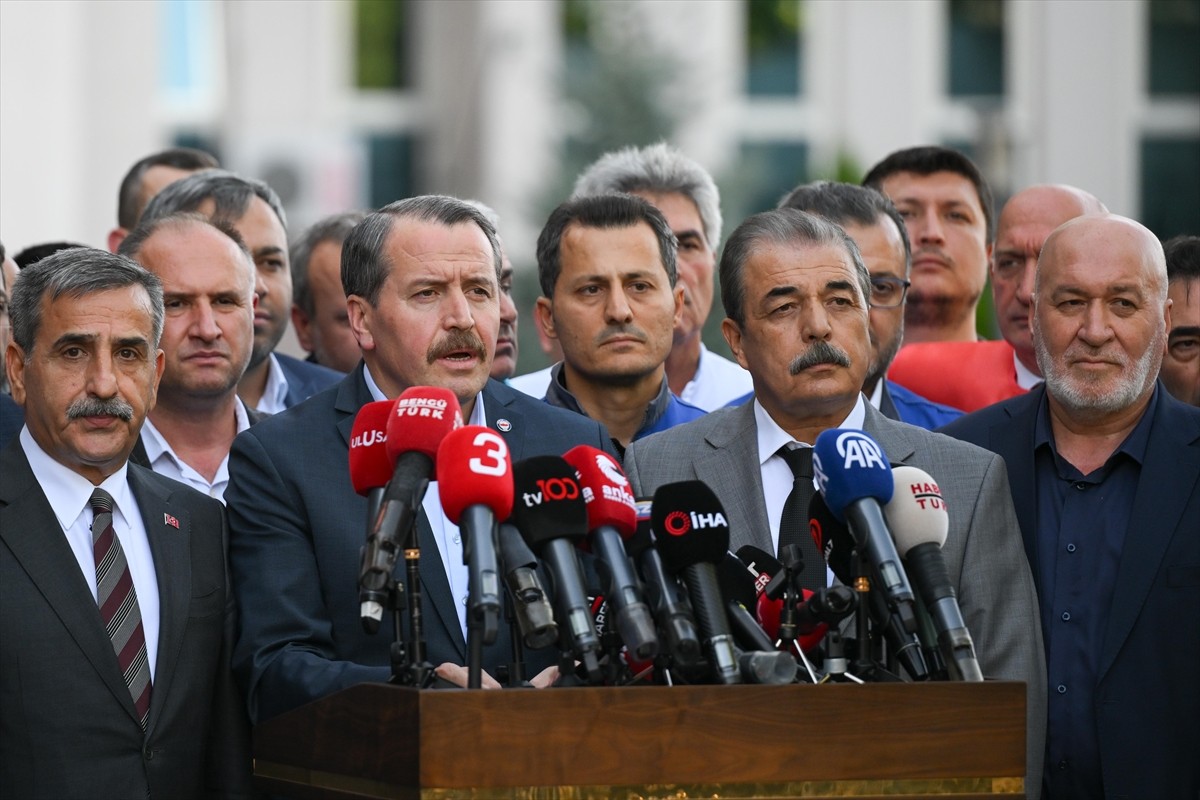 Memur ve memur emeklilerinin maaş ve aylıklarına 2026 ve 2027 yıllarında yapılacak zammın...