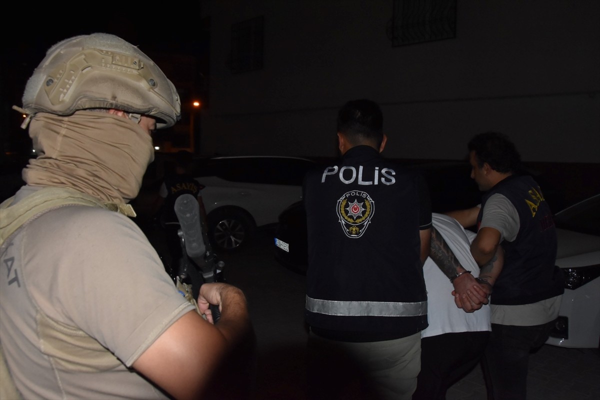 Mersin'de çeşitli suçlardan hakkında 10 yıl kesinleşmiş hapis cezası olan hükümlü, gizlenmeye...